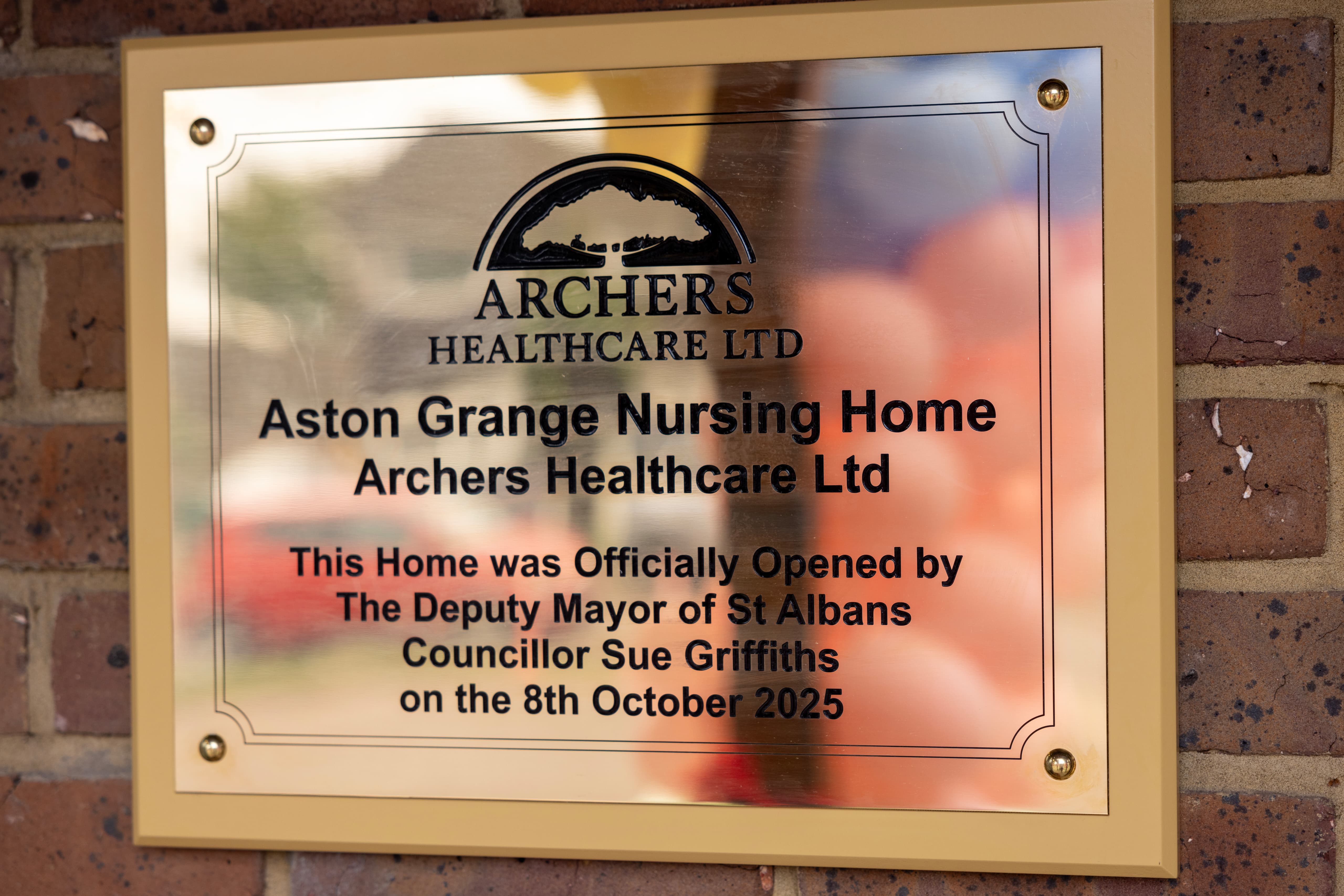 Commemorative plaque unveiled by Deputy Mayor Sue Griffiths